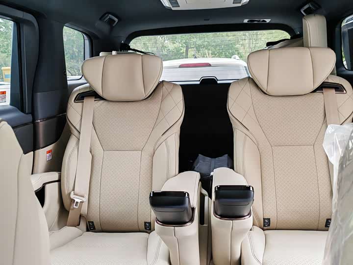 Photo 16 - Toyota Alphard