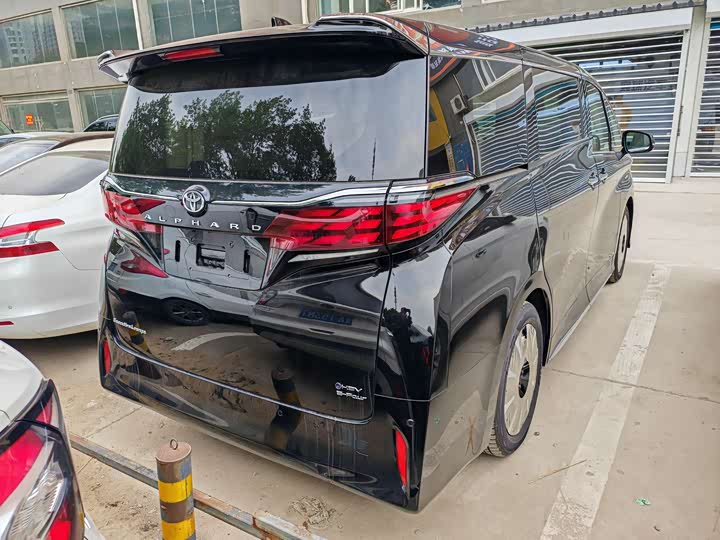 Photo 5 - Toyota Alphard