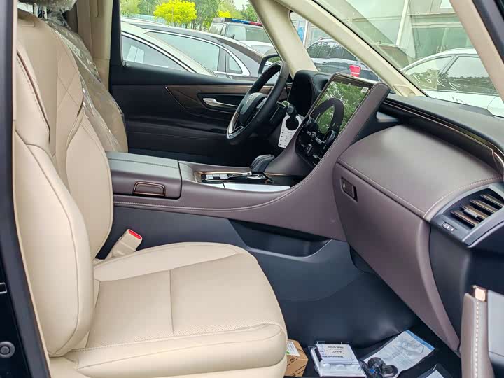 Photo 8 - Toyota Alphard