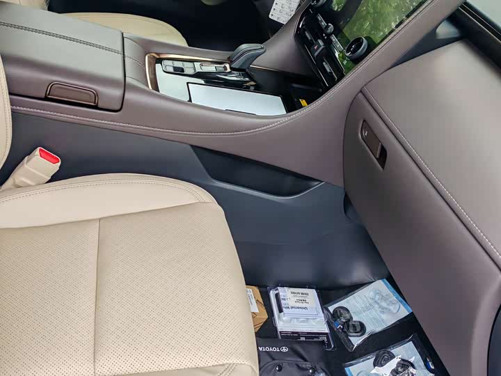 Photo 9 - Toyota Alphard