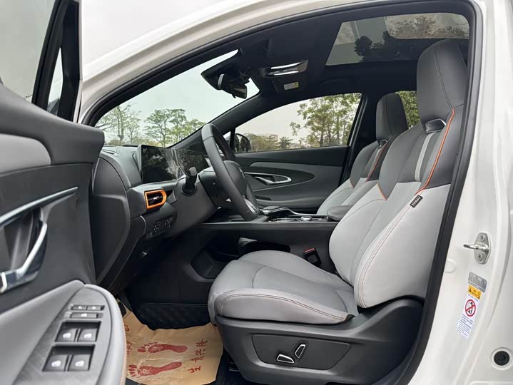 Фото 11 - Changan UNI-T