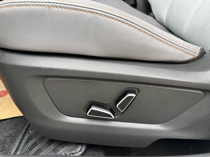 Фото 3 - Changan UNI-T