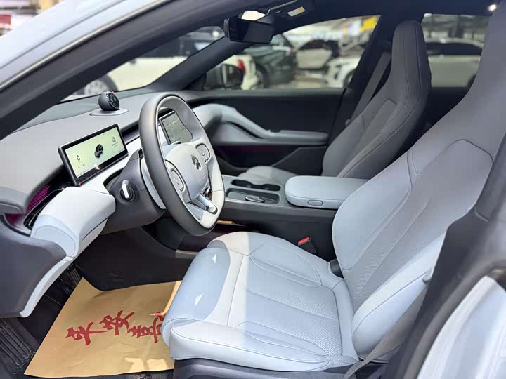 Фото 9 - Nio ET5T