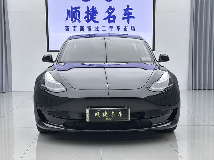 Фото 1 - Tesla Model 3