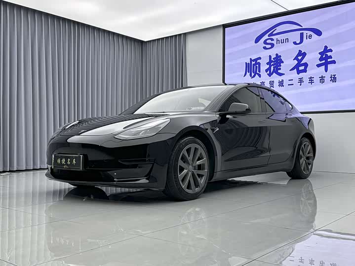 Фото 2 - Tesla Model 3