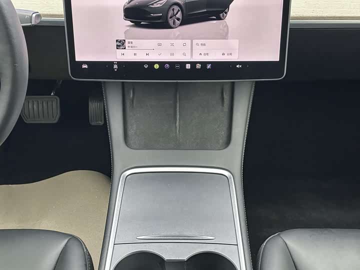 Фото 21 - Tesla Model 3