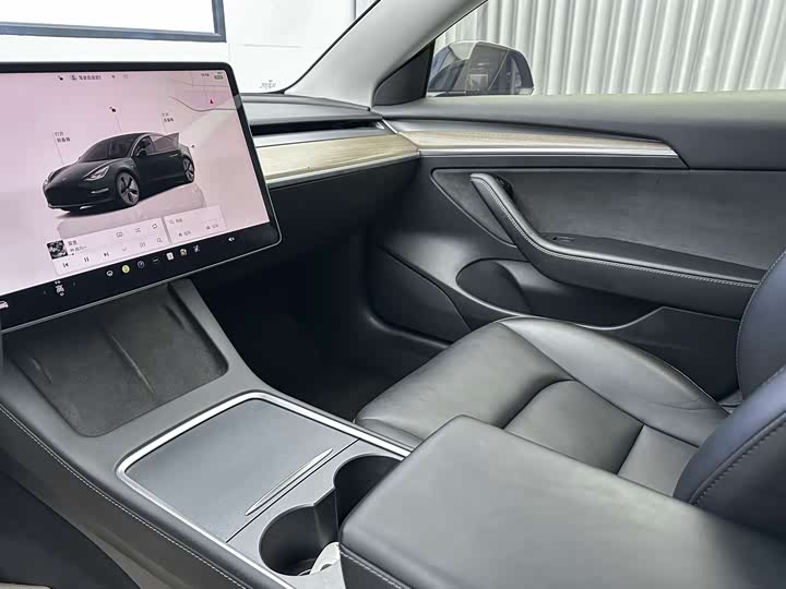 Фото 23 - Tesla Model 3