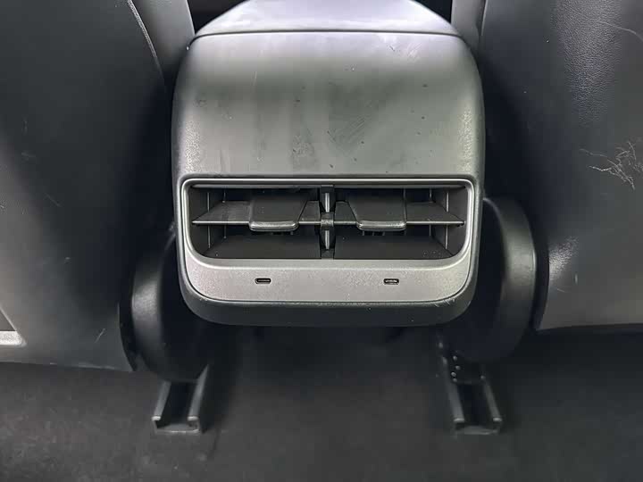 Фото 25 - Tesla Model 3