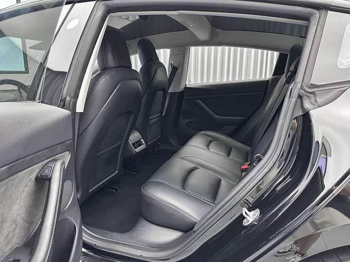 Фото 27 - Tesla Model 3