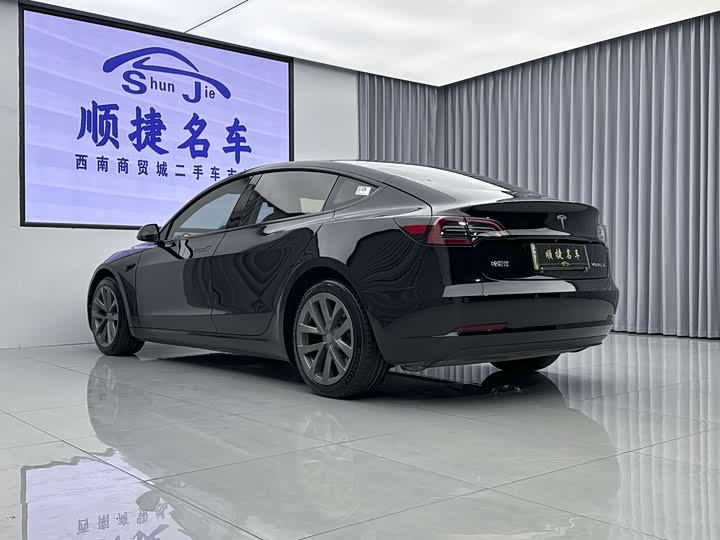 Фото 28 - Tesla Model 3