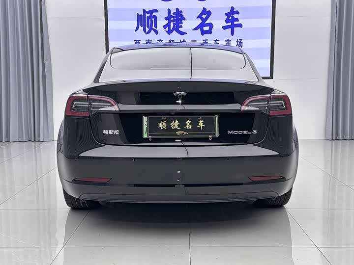 Фото 29 - Tesla Model 3