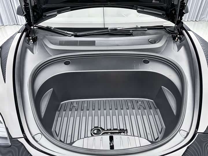 Фото 31 - Tesla Model 3