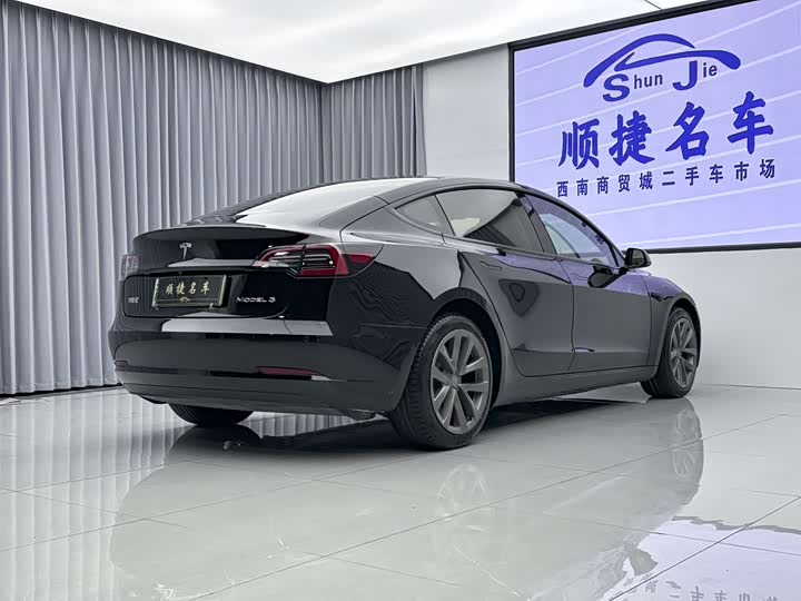 Фото 33 - Tesla Model 3