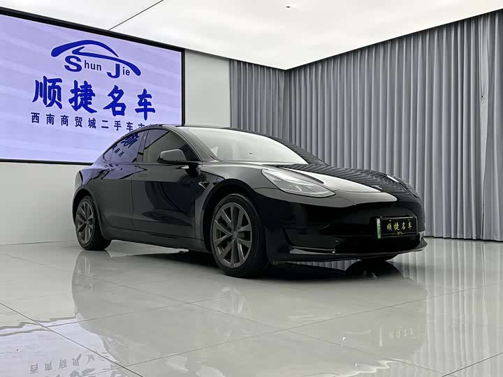 Фото 4 - Tesla Model 3