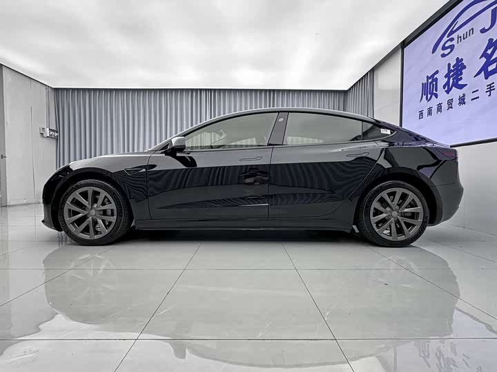 Фото 5 - Tesla Model 3