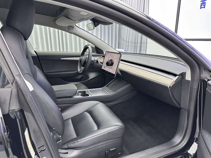 Фото 7 - Tesla Model 3