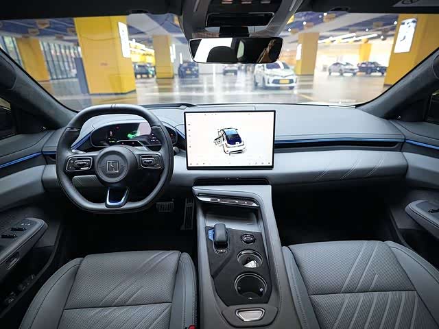 Фото 7 - Zeekr 001