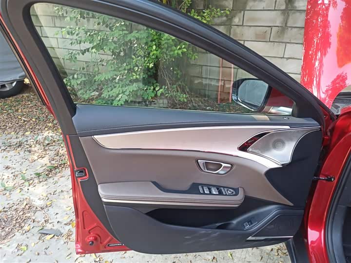 Фото 28 - BYD Han