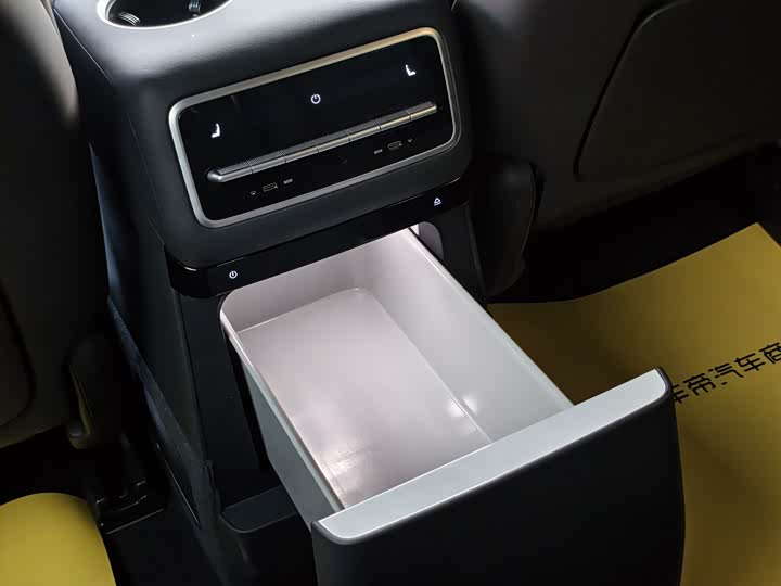 Фото 13 - LiXiang L9