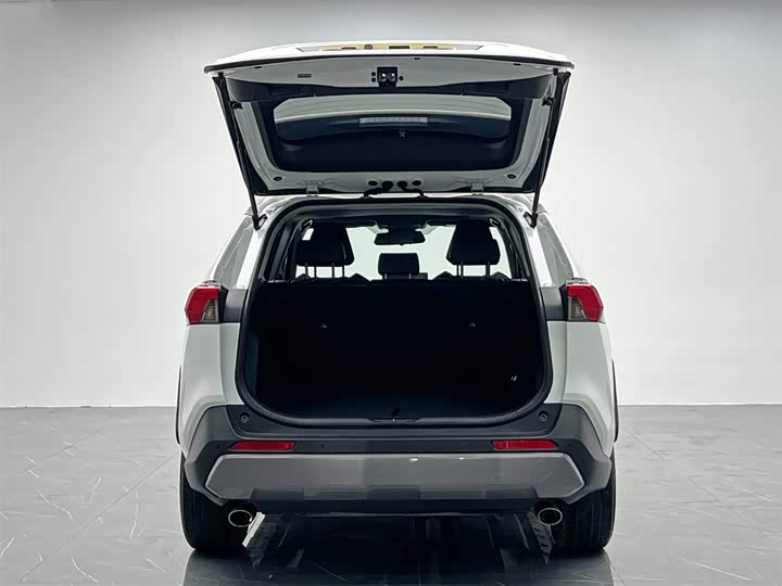 Фото 12 - Toyota RAV4