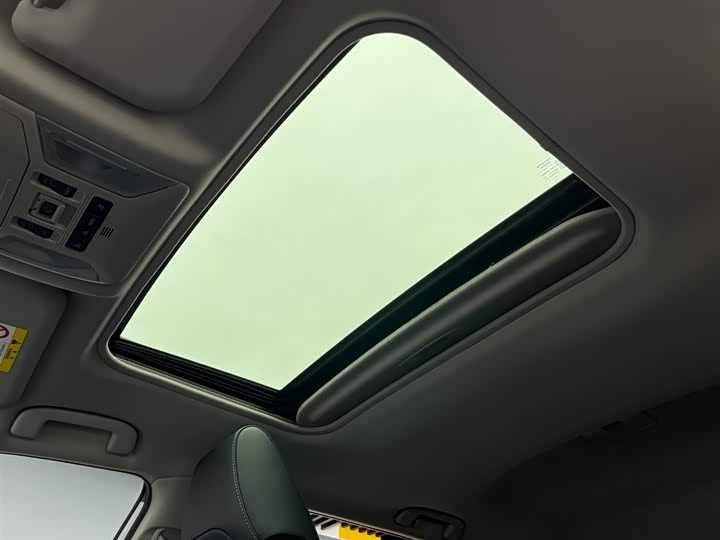 Фото 16 - Toyota RAV4