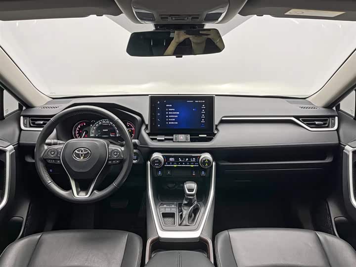 Фото 22 - Toyota RAV4