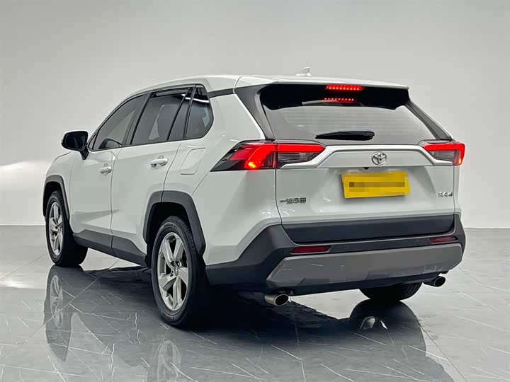 Фото 4 - Toyota RAV4