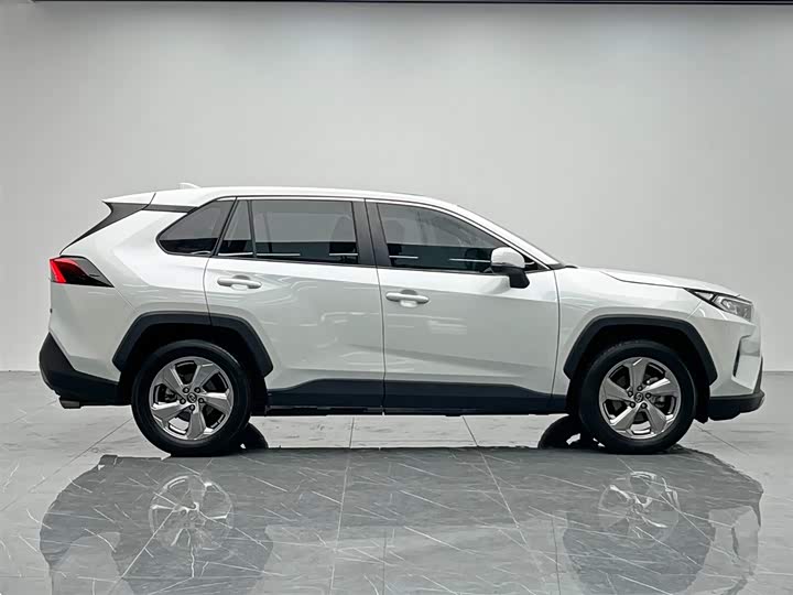 Фото 7 - Toyota RAV4