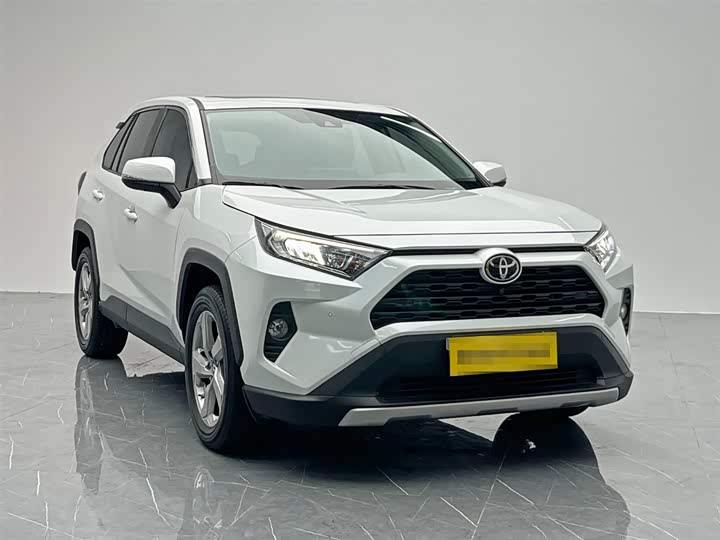 Фото 8 - Toyota RAV4