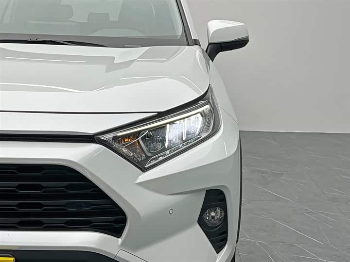 Фото 9 - Toyota RAV4