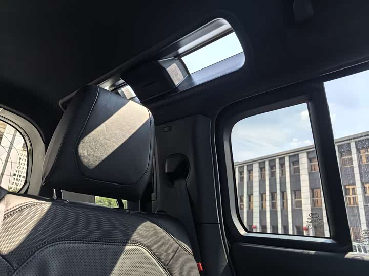 Фото 12 - Land Rover Defender