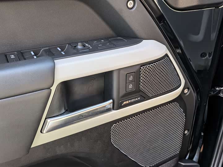 Фото 20 - Land Rover Defender