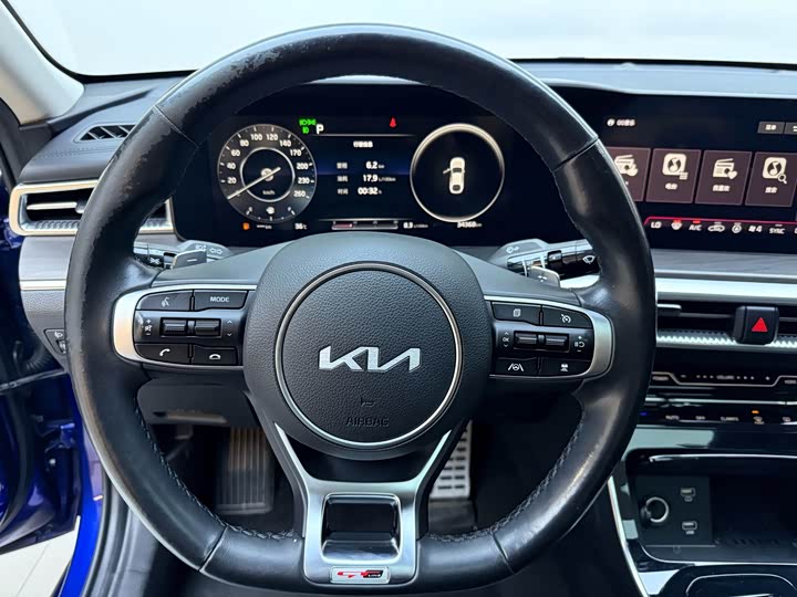 Фото 12 - Kia K5