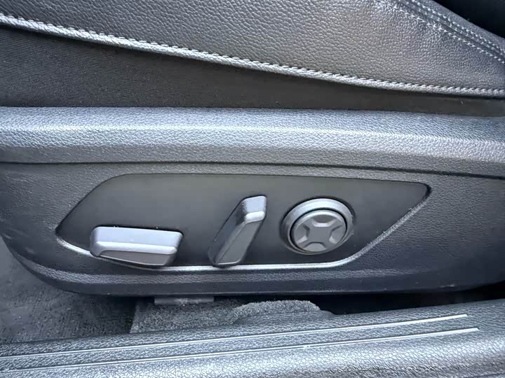 Фото 16 - Kia K5