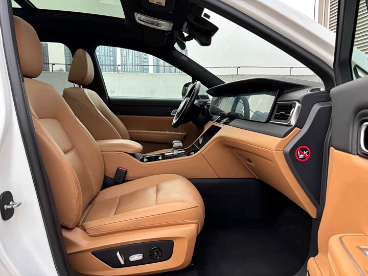 Фото 11 - LiXiang One