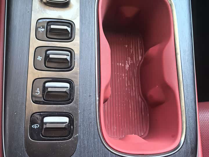 Фото 13 - Xiaomi SU7