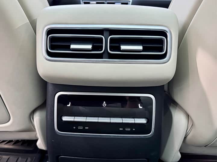 Фото 22 - LiXiang L7