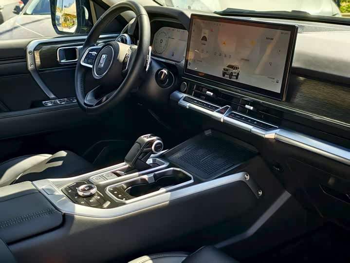 Фото 4 - Tank 400 Hybrid