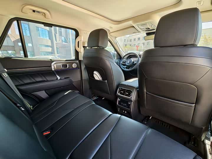 Фото 5 - Tank 400 Hybrid