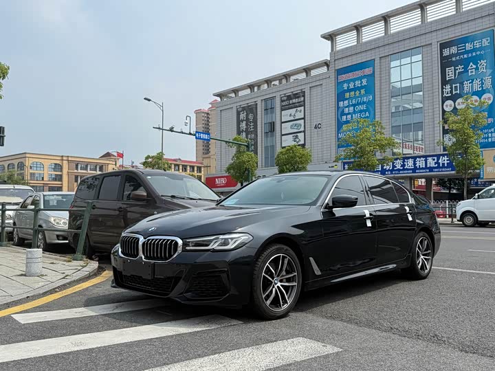 Фото 1 - BMW 5 Series