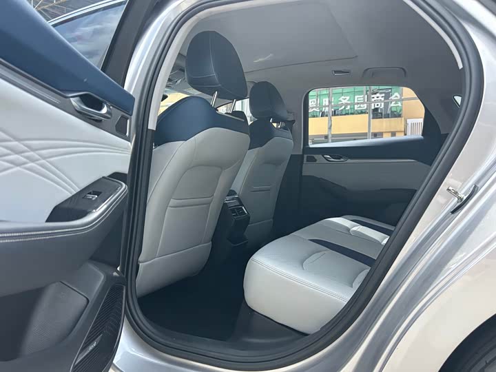 Photo 5 - Geely Preface