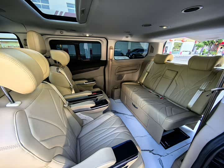 Фото 11 - Ford Tourneo