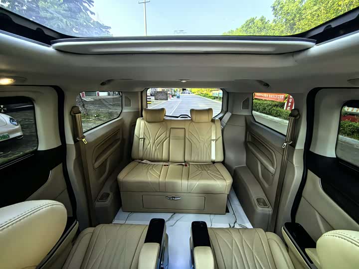 Фото 12 - Ford Tourneo