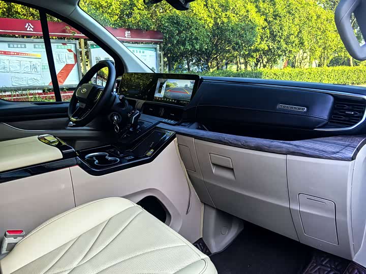 Фото 18 - Ford Tourneo