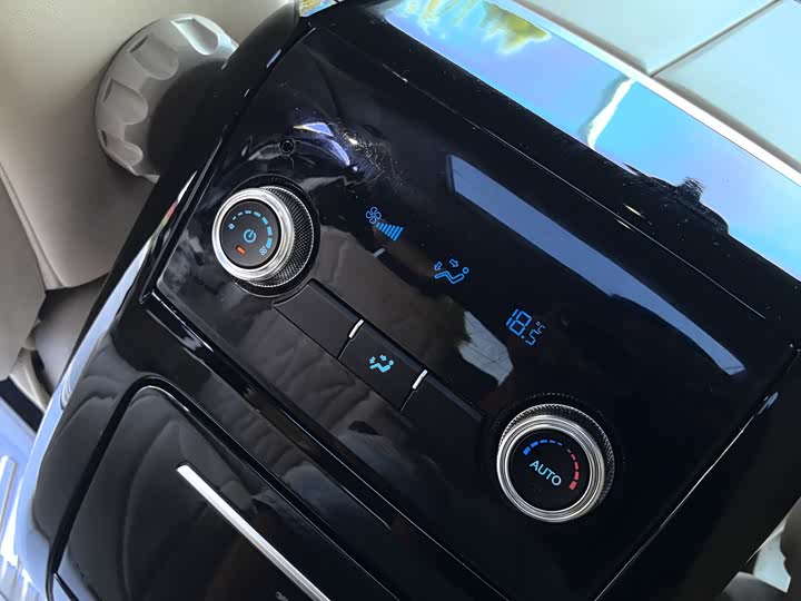 Фото 19 - Ford Tourneo