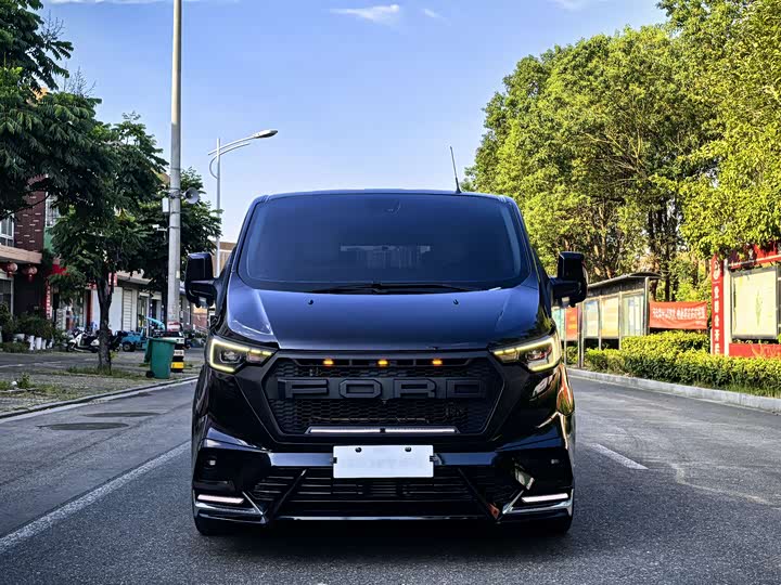 Фото 2 - Ford Tourneo