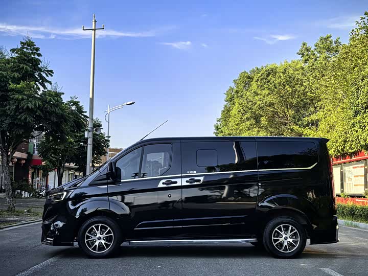 Фото 3 - Ford Tourneo