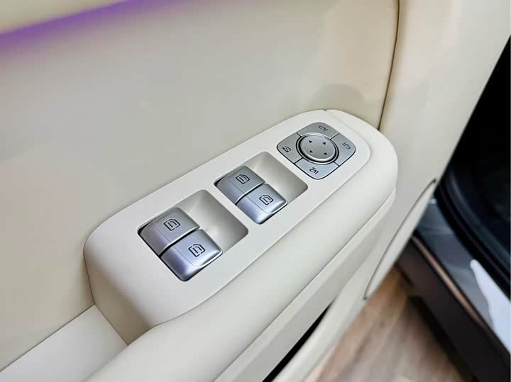 Фото 11 - LiXiang L7