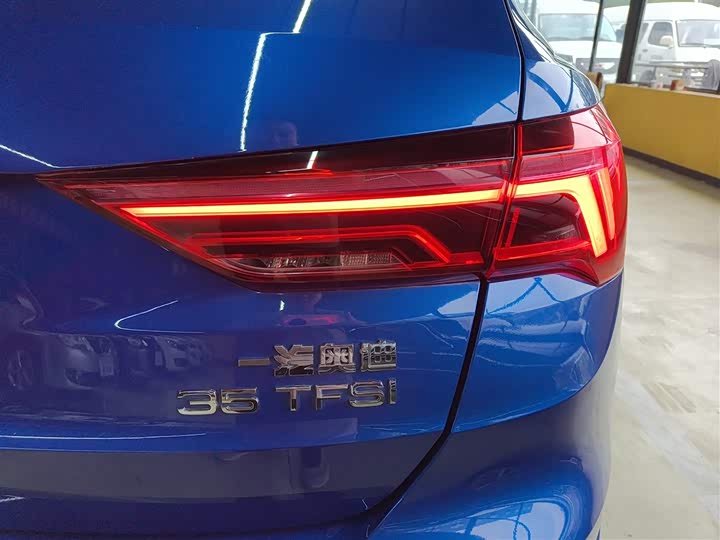 Фото 8 - Audi Q3