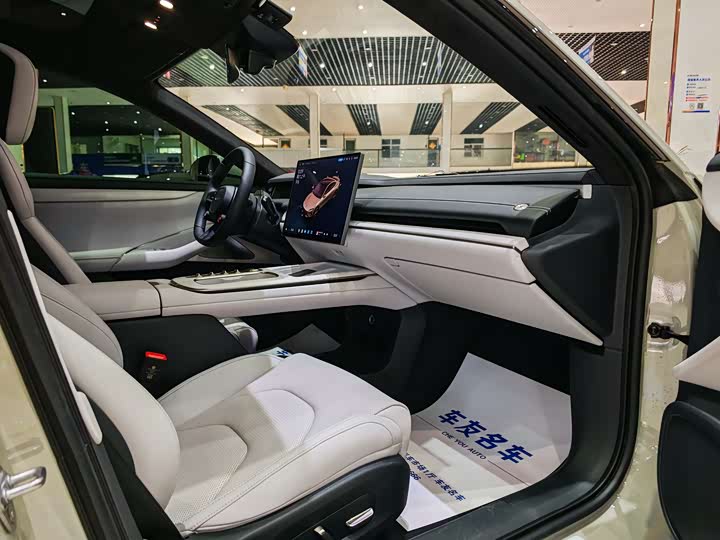 Фото 13 - Xiaomi SU7